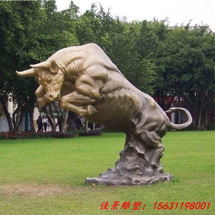不同材质的牛雕塑制作难度也不一样