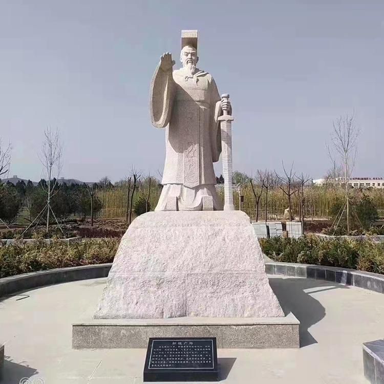 石雕人像是一种文化传承和历史记载的载体。