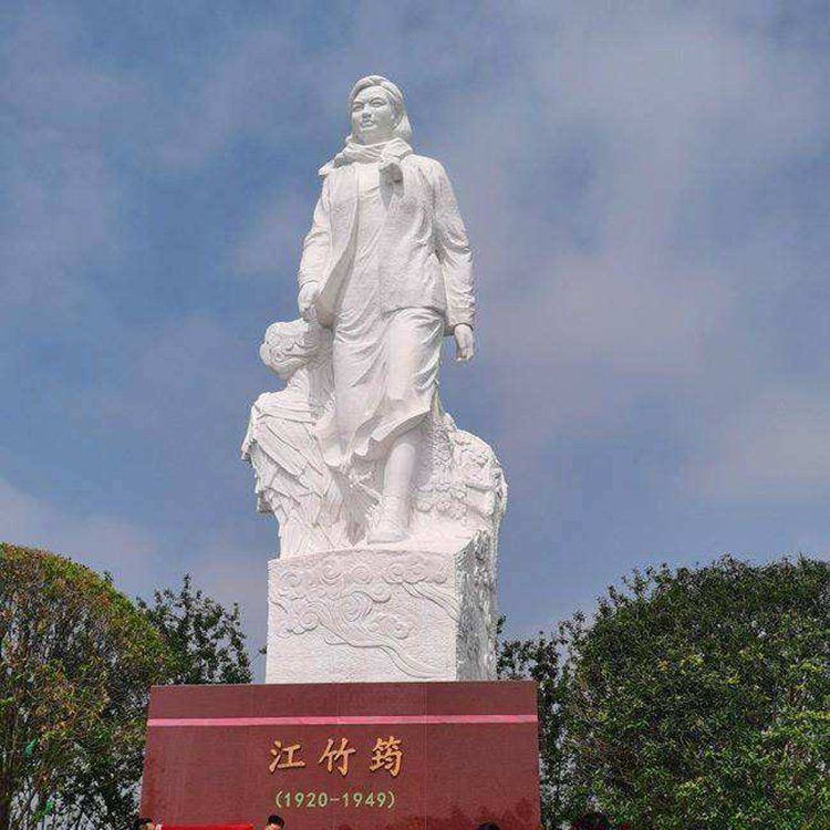 汉白玉石雕像给人一种庄严肃穆的感觉