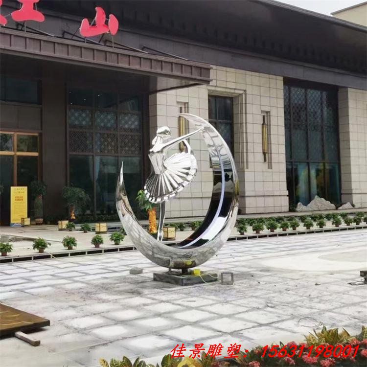 雕塑摆放地的可达性对其有何影响
