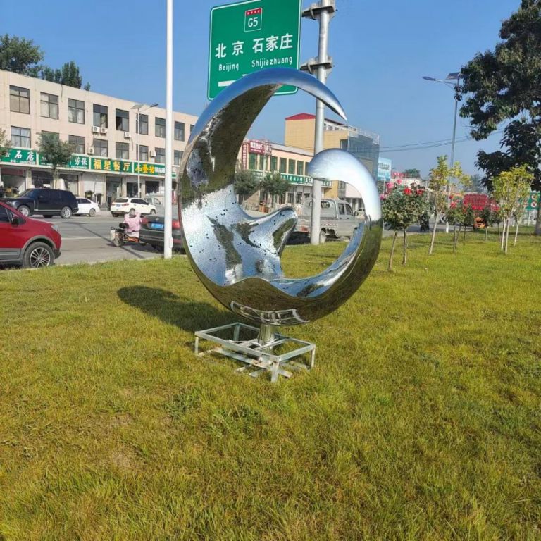 不锈钢抽象月牙雕塑 镂空圆 (2)