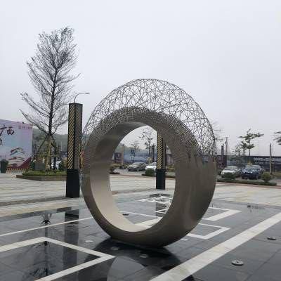 如何设计圆环雕塑的尺寸和比例