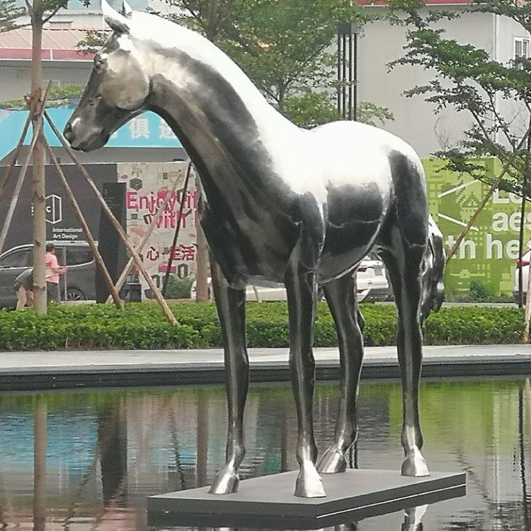 制作过程中如何防止马雕塑表面被污染