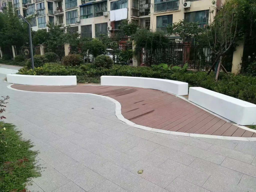 不锈钢坐凳在搬运过程中如何避免磕碰损坏