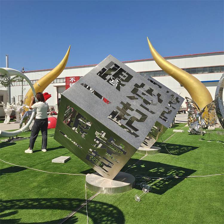 未来创意魔方雕塑的发展方向可能有哪些