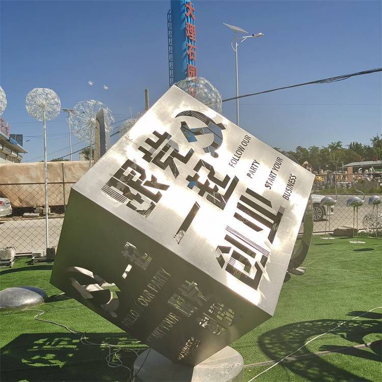 创意魔方雕塑在公共空间中的应用有哪些典型案例