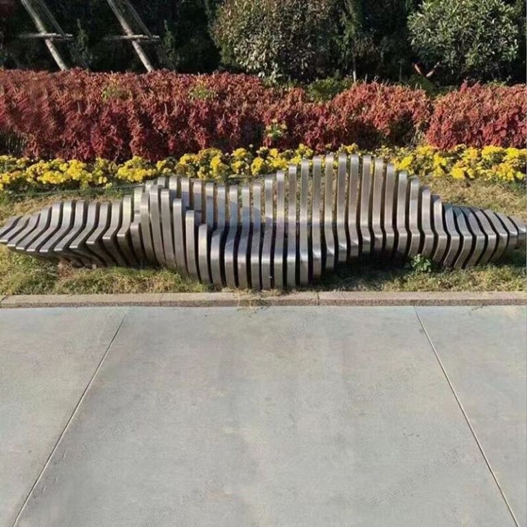 坐凳雕塑的照明设计如何兼顾实用性与艺术性