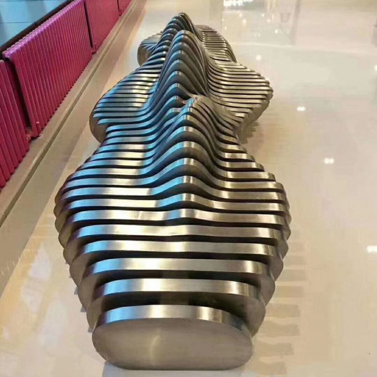 坐凳雕塑的色彩设计需遵循哪些原则