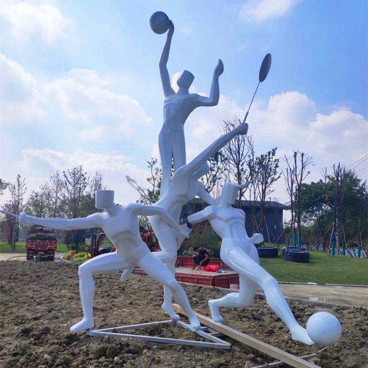 体育运动主题雕塑 踢足球抽象人物雕塑 校园跑步摆件 雕塑制作厂家直销 (5)