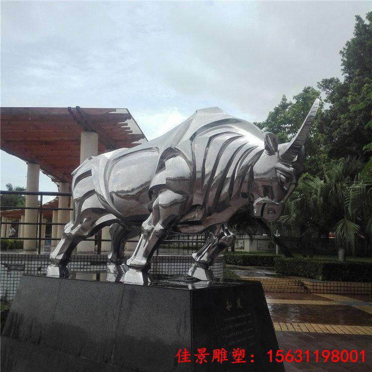 广场不锈钢开荒牛雕塑