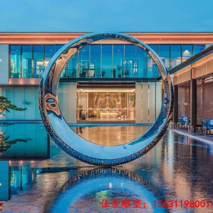 大型不锈钢镜面圆环雕塑