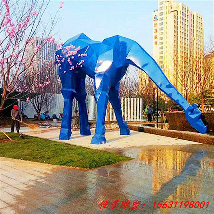 不锈钢几何切面长颈鹿雕塑
