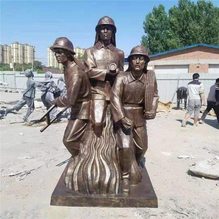 喷水消防员人物铜雕