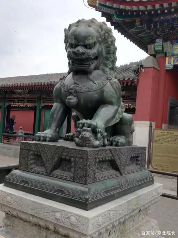 坐姿狮子抽象景观铜雕