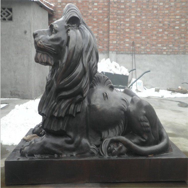 坐姿狮子街边景观铜雕
