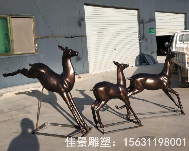 群鹿景区动物铜雕