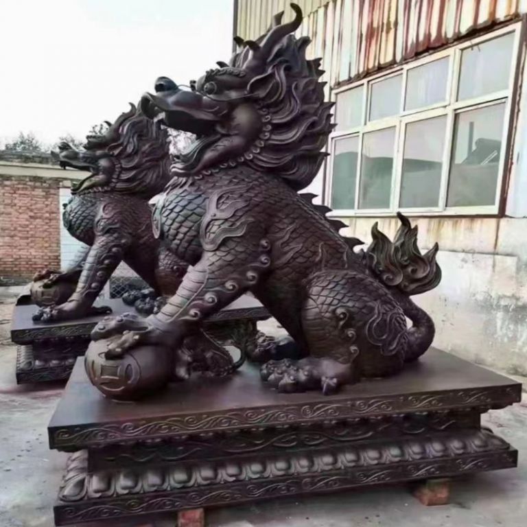踩球麒麟动物标志铜雕
