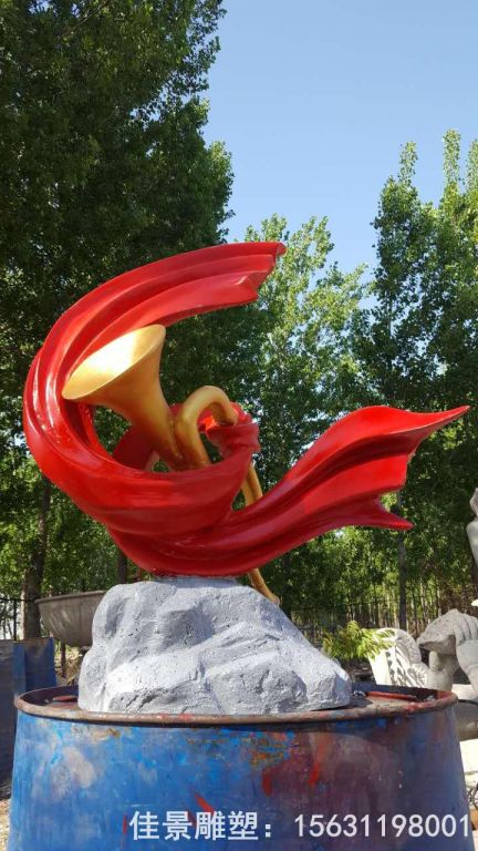 彩绘不锈钢号角景观雕塑