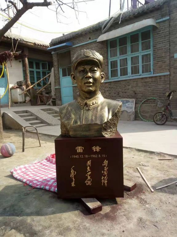 雷锋胸像抽象人物铜雕