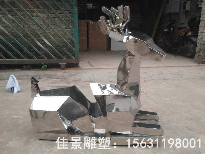 卧姿鹿别墅不锈钢雕塑