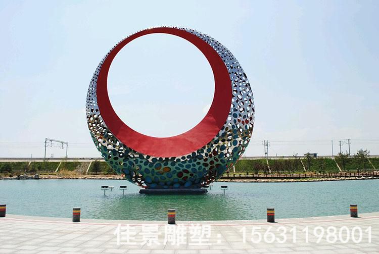 彩绘抽象不锈钢圆环雕塑