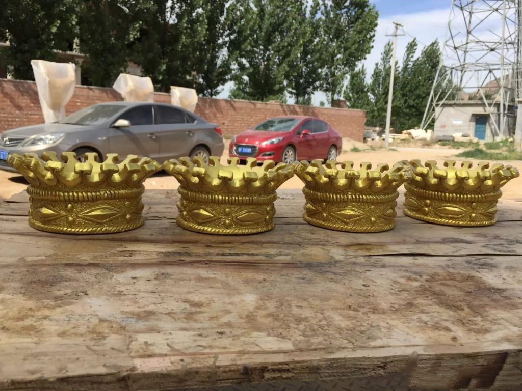 金色皇冠景观标志铜雕