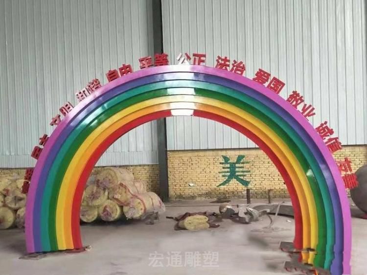 不锈钢彩绘大门景观雕塑