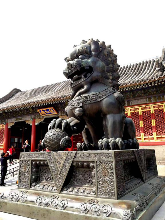 踩球狮子景观标志铜雕