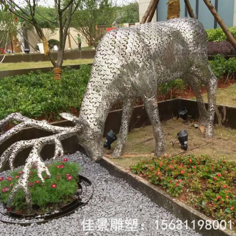 不锈钢镂空低头鹿雕塑