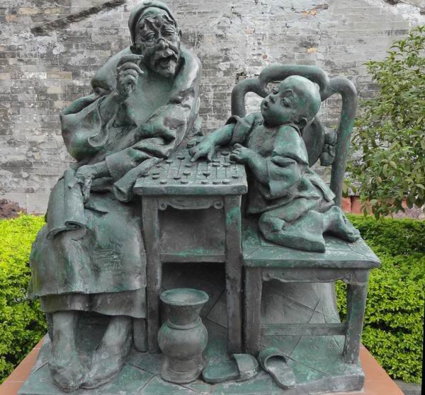 古代爷孙俩下棋人物铜雕