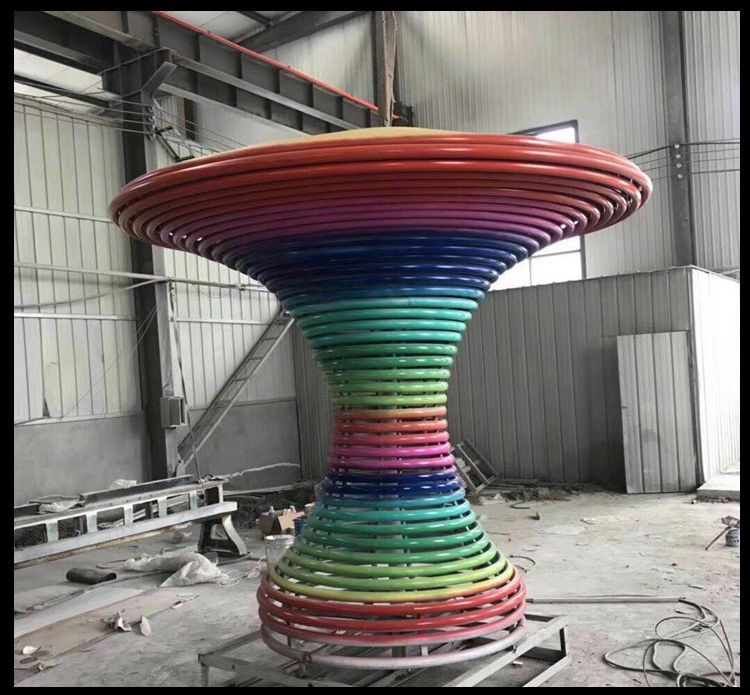 不锈钢彩绘彩虹别墅雕塑