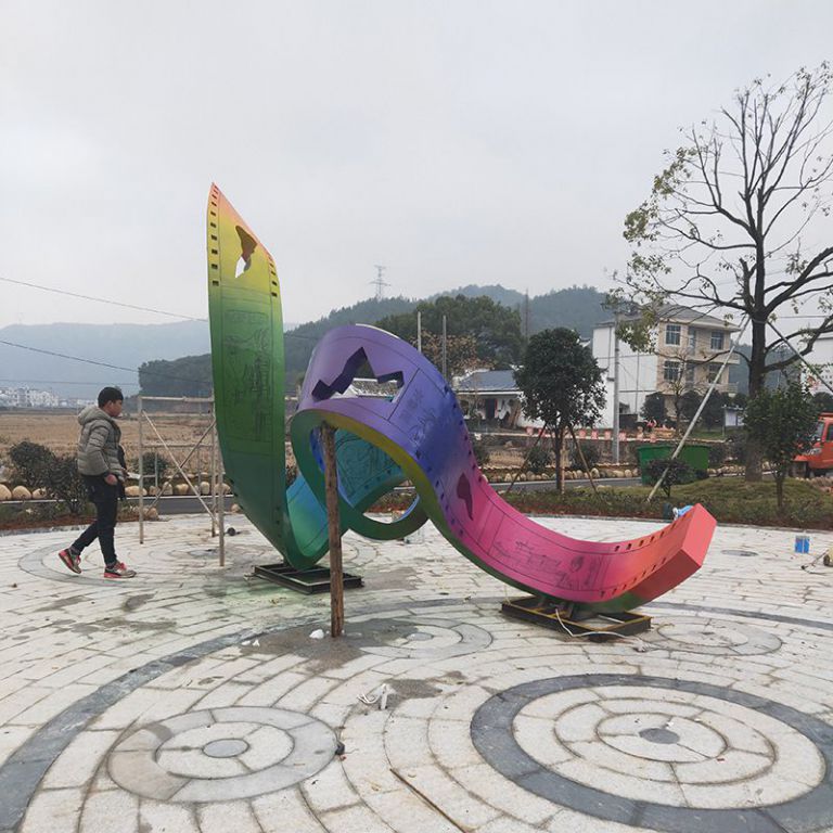 不锈钢彩带园林景观雕塑