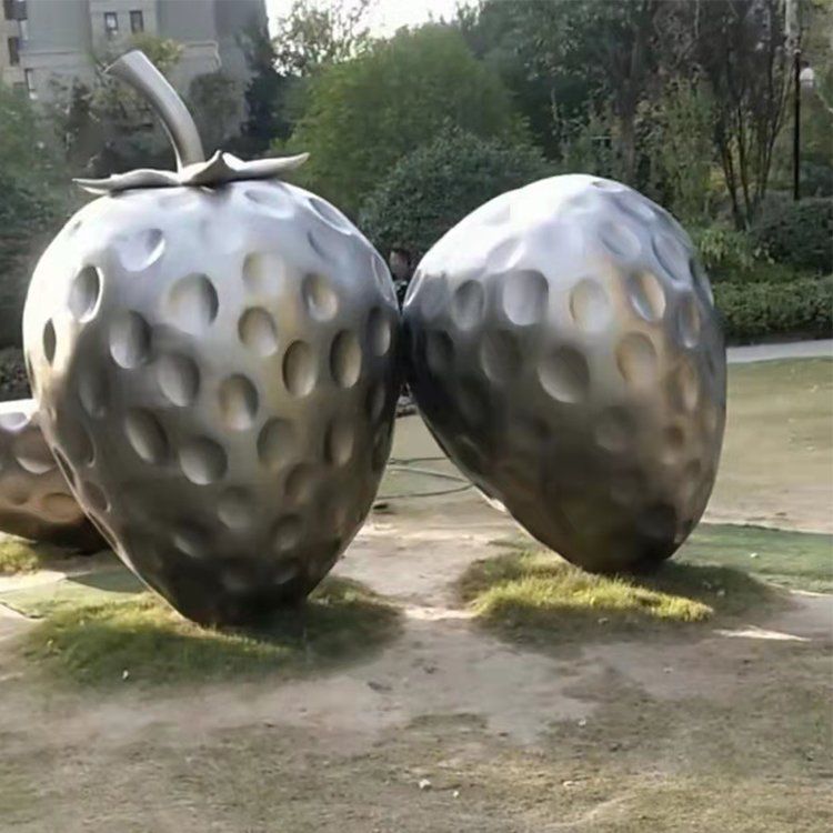 镜面草莓不锈钢景观雕塑