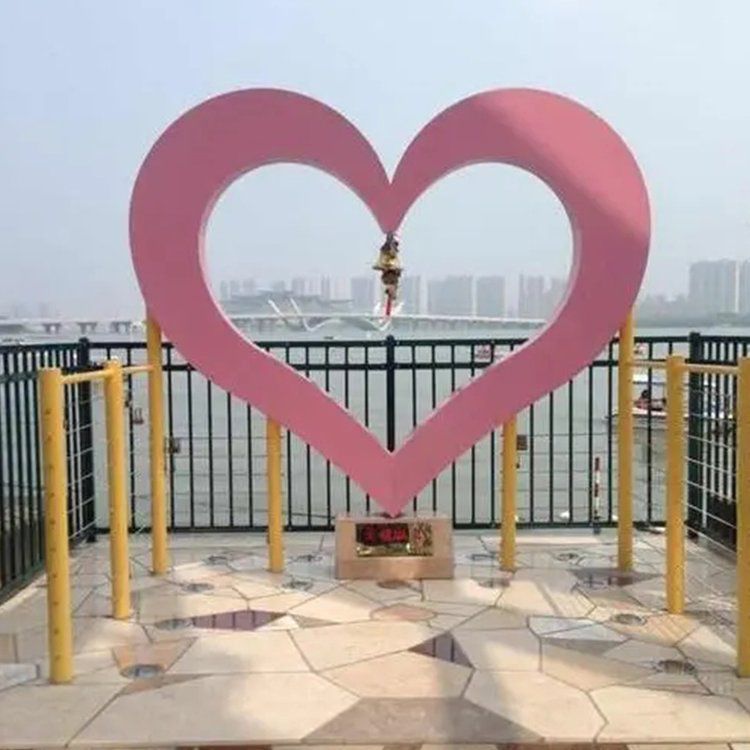 彩绘爱心街边不锈钢雕塑