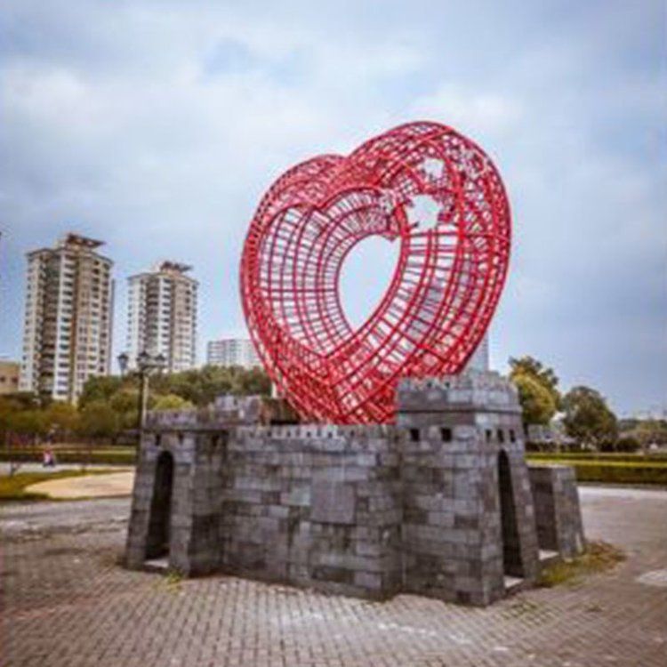 彩绘爱心园林不锈钢雕塑