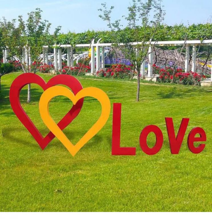 彩绘love街边不锈钢雕塑