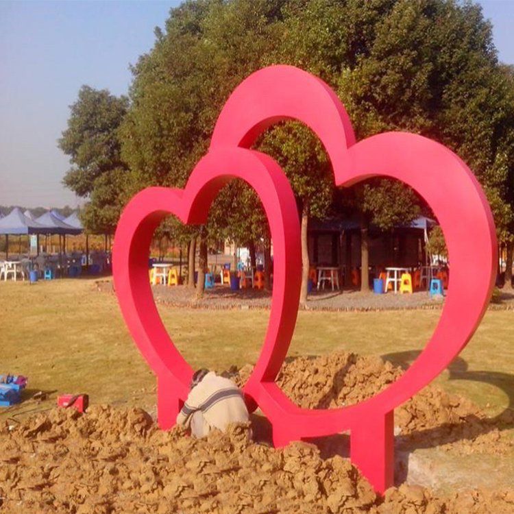 彩绘love商场不锈钢雕塑
