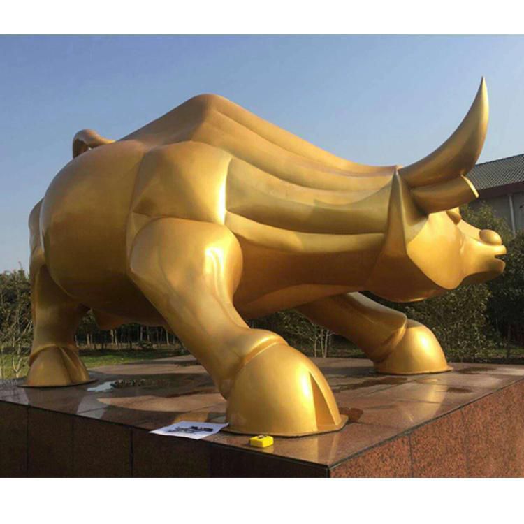金色牛小区抽象铜雕