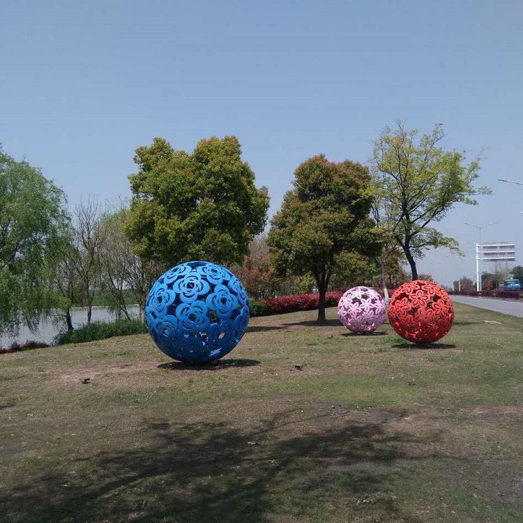 彩绘镂空球不锈钢庭院雕塑
