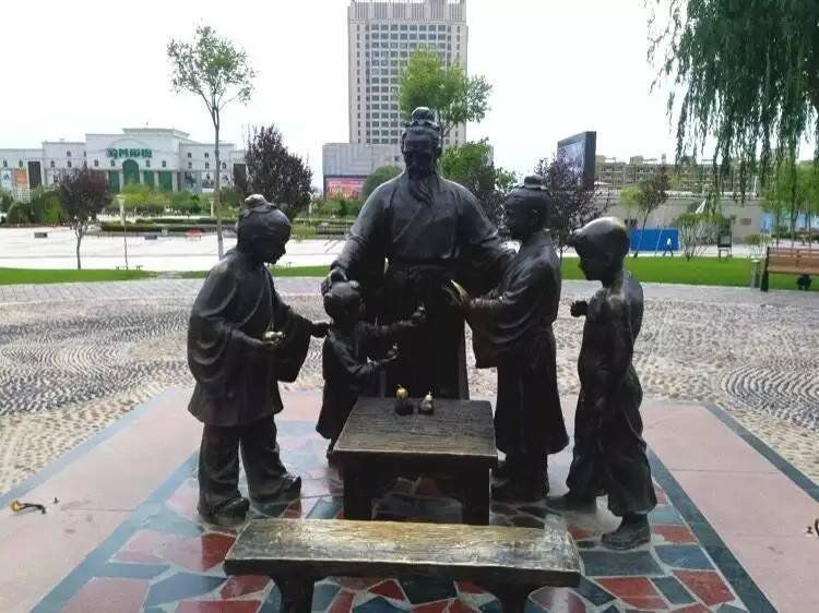 孔融让梨古代人物铜雕