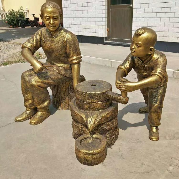 祖孙俩磨豆子人物铜雕