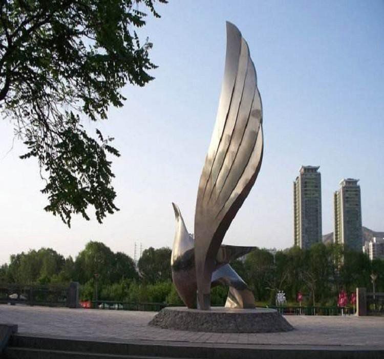 雕塑完成后如何进行环保的展示和维护