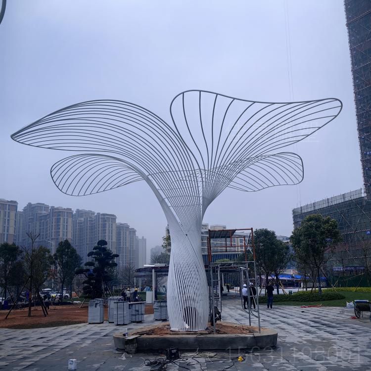 广场不锈钢镂空树雕塑