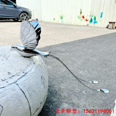 仿真不锈钢镜面小鸟展翅雕塑