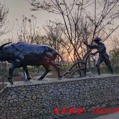 玻璃钢仿铜耕地牛农耕文化雕塑