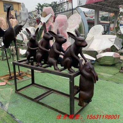 玻璃钢仿铜玩耍兔子雕塑