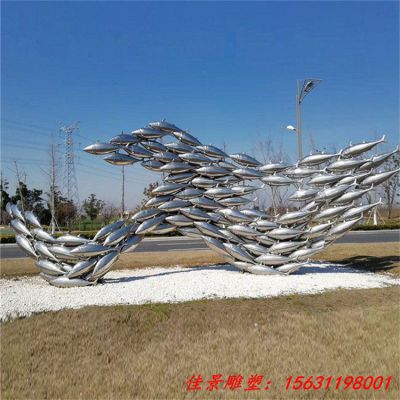 304不锈钢锻打镜面鱼群雕塑