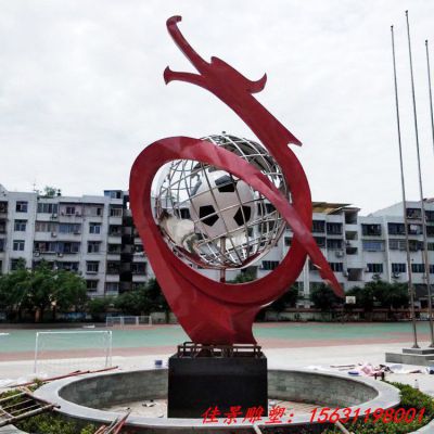 不锈钢校园抽象龙和足球雕塑