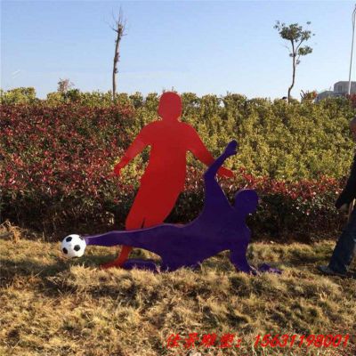 不锈钢踢足球人物雕塑