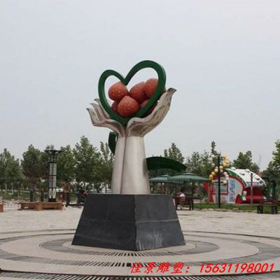 大型不锈钢水果草莓组合雕塑